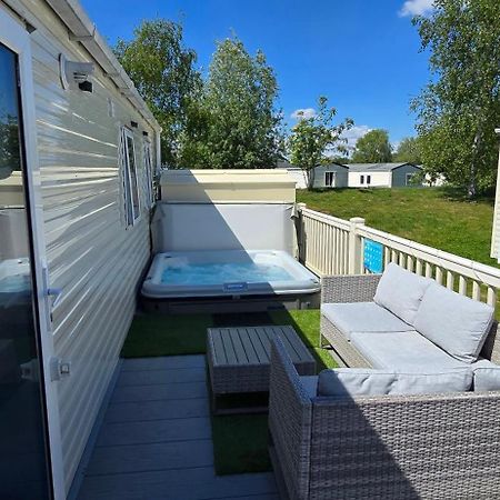 Rj Luxury Caravan Hire With Hot Tub Татершал Екстериор снимка