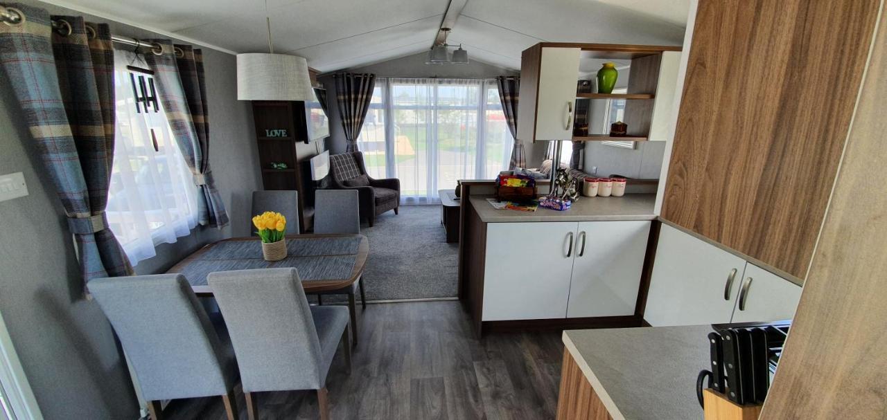Rj Luxury Caravan Hire With Hot Tub Татершал Екстериор снимка