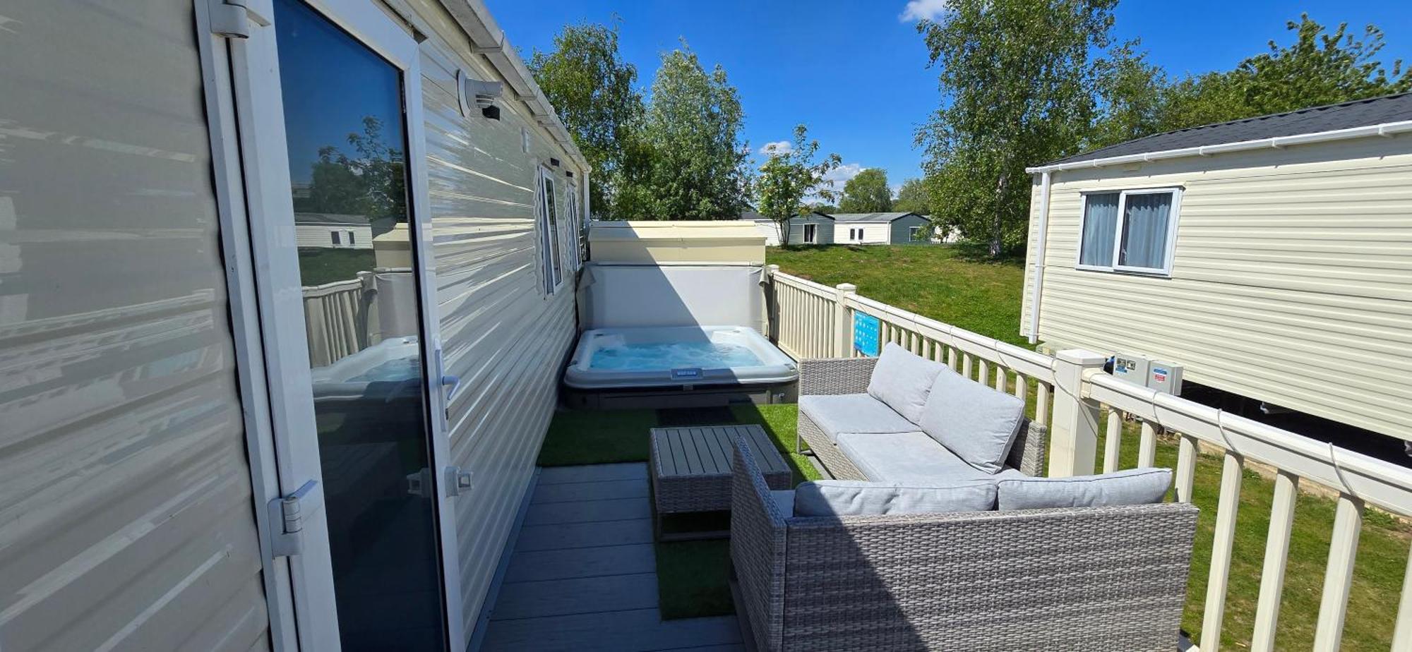 Rj Luxury Caravan Hire With Hot Tub Татершал Екстериор снимка