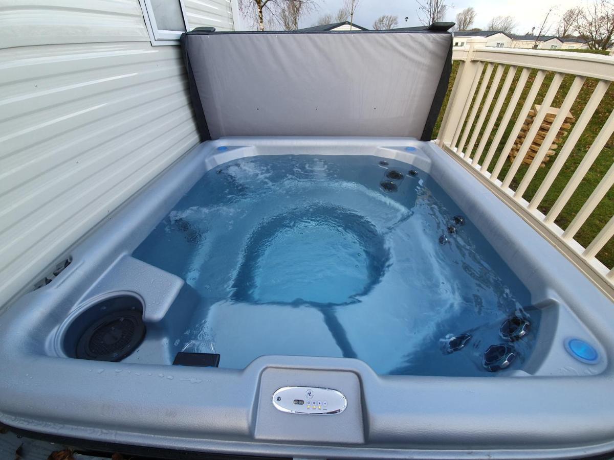 Rj Luxury Caravan Hire With Hot Tub Татершал Екстериор снимка